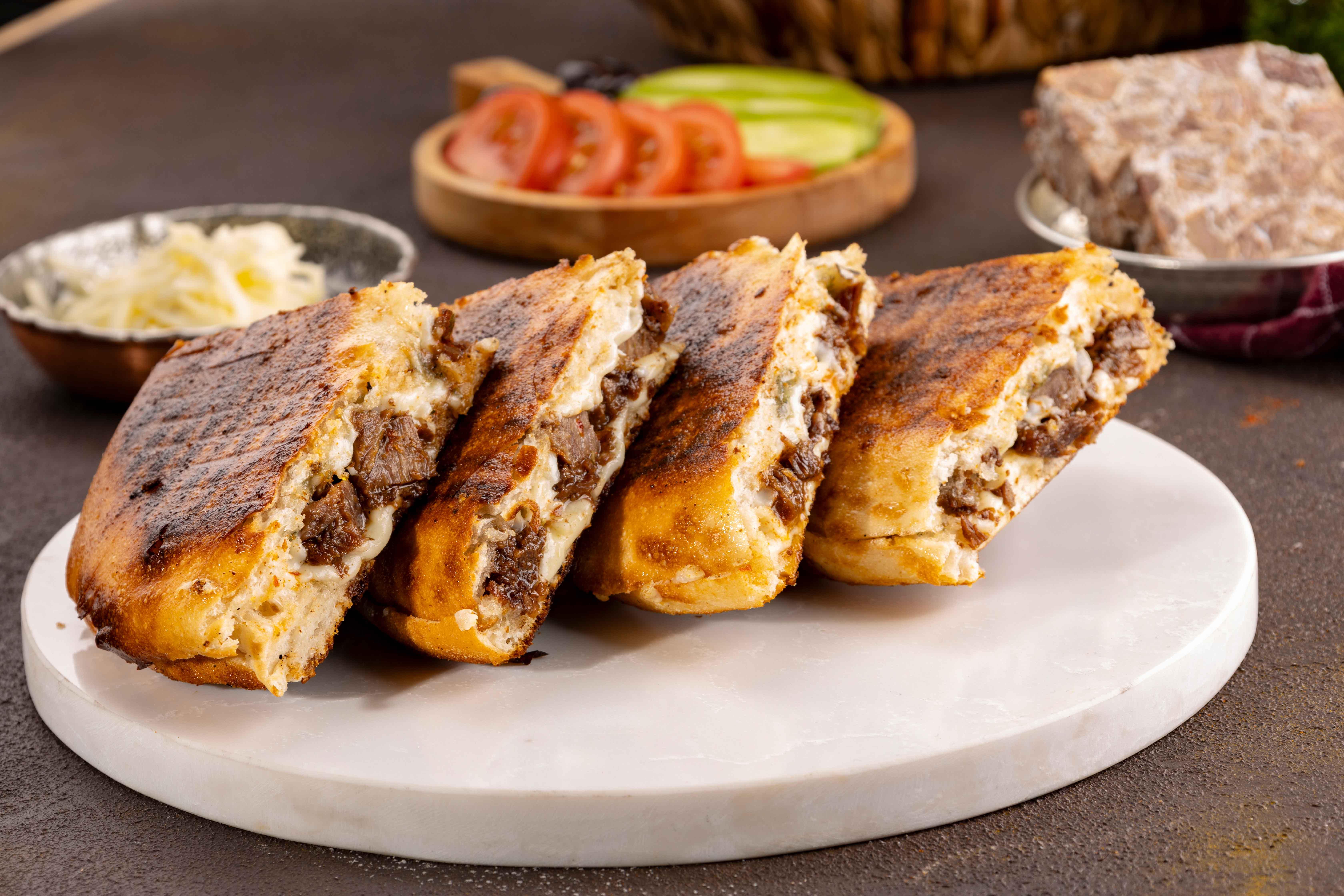 Kavurmalı Tostlar